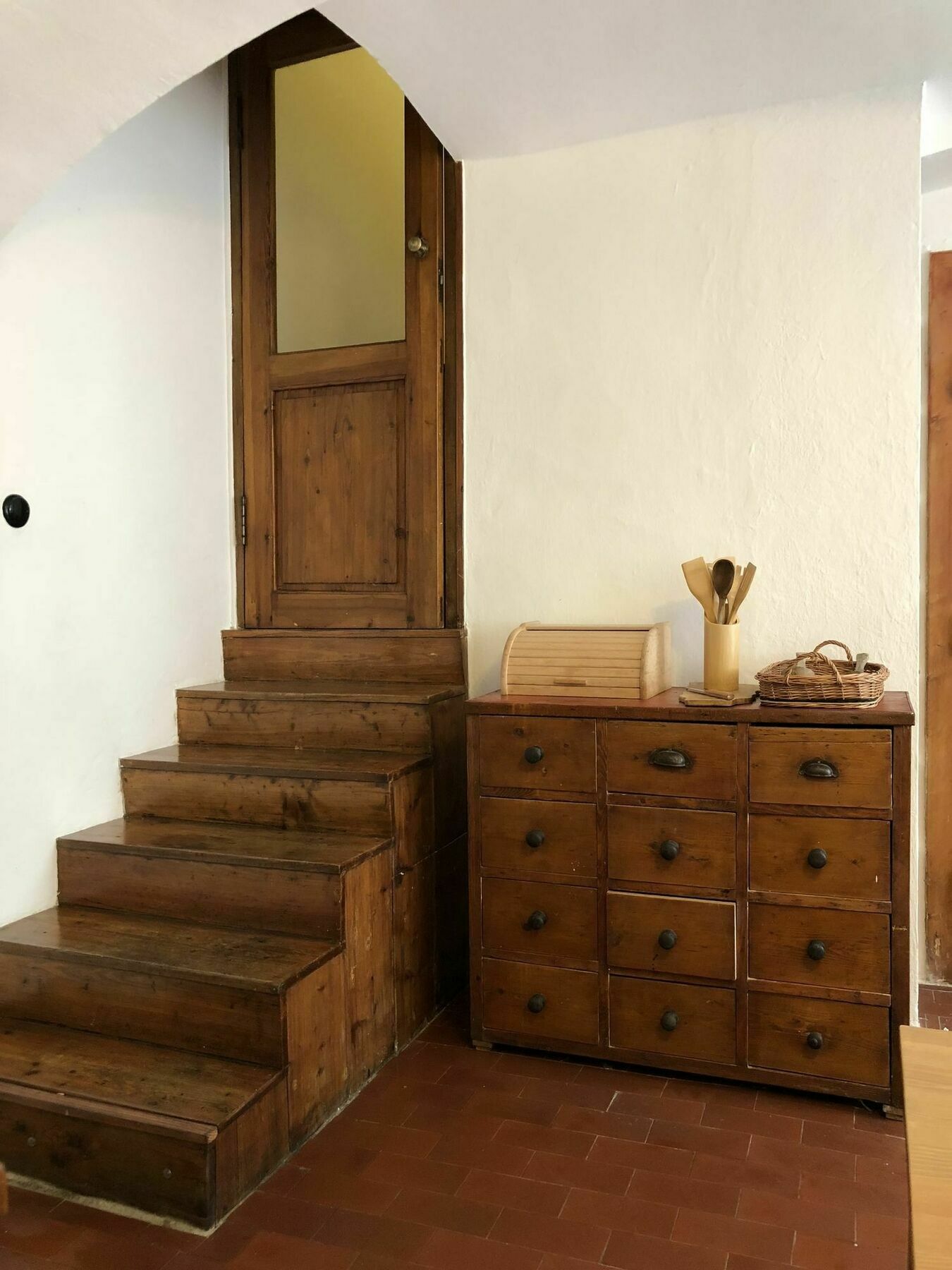 The Spirit Of Old Apartment *